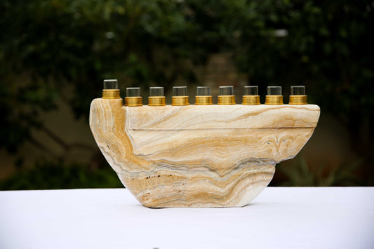 חנוכיה מאבן אוניקס