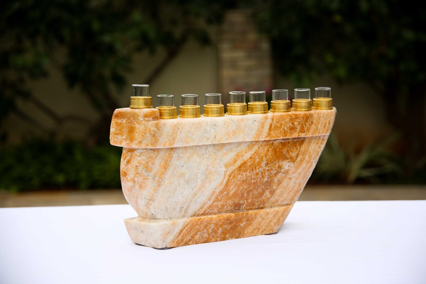 חנוכיה מאבן אוניקס