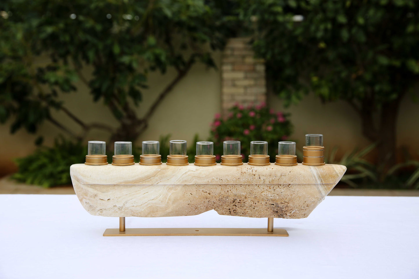 חנוכיה מאבן אוניקס