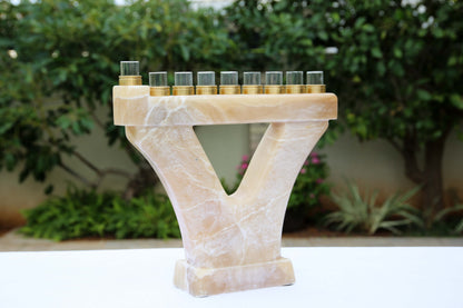 חנוכיה מאבן אלבסטר ורוד