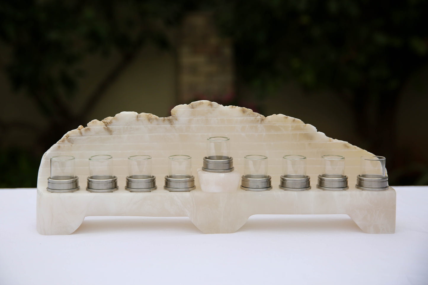 חנוכיה מאבן אלבסטר לבן