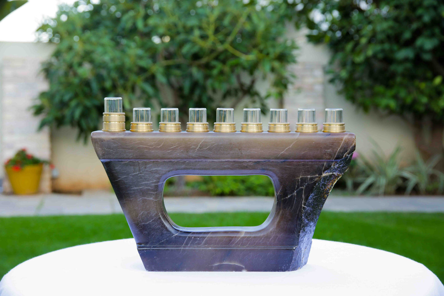 חנוכיה מאבן אלבסטר חום