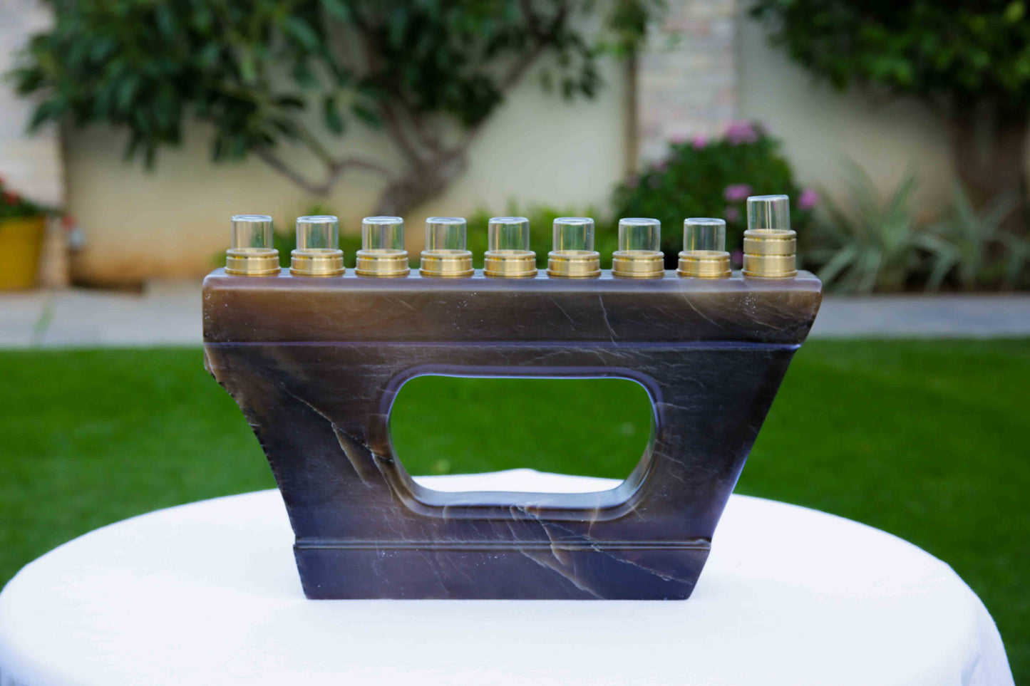 חנוכיה מאבן אלבסטר חום