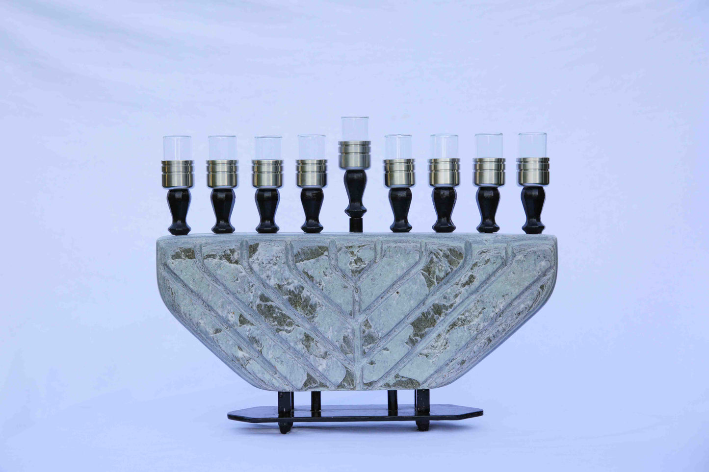 חנוכיה מאבן סלאט