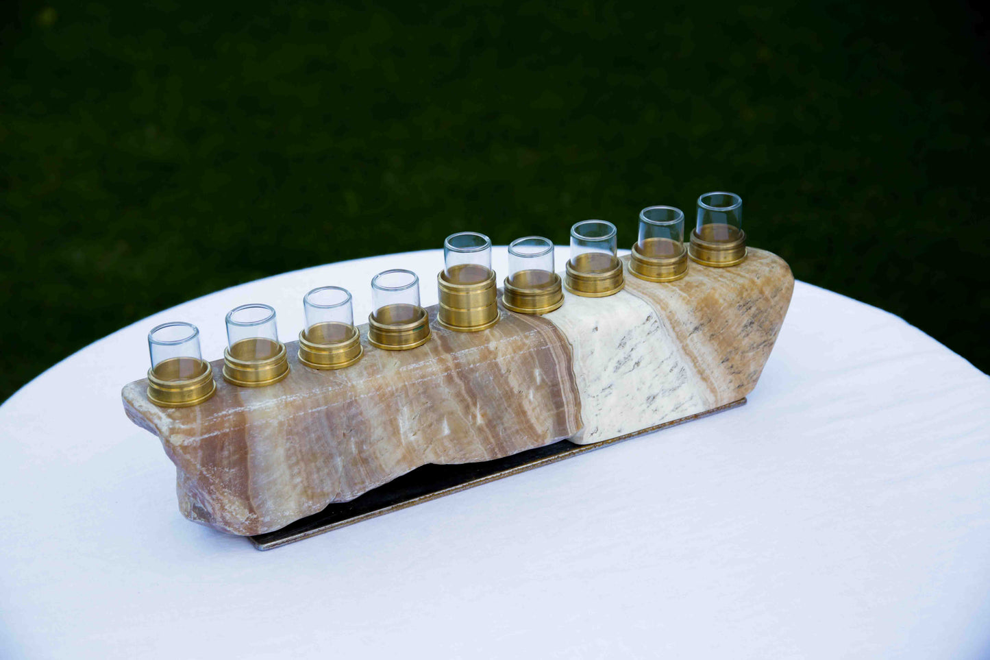 חנוכיה מאבן אוניקס