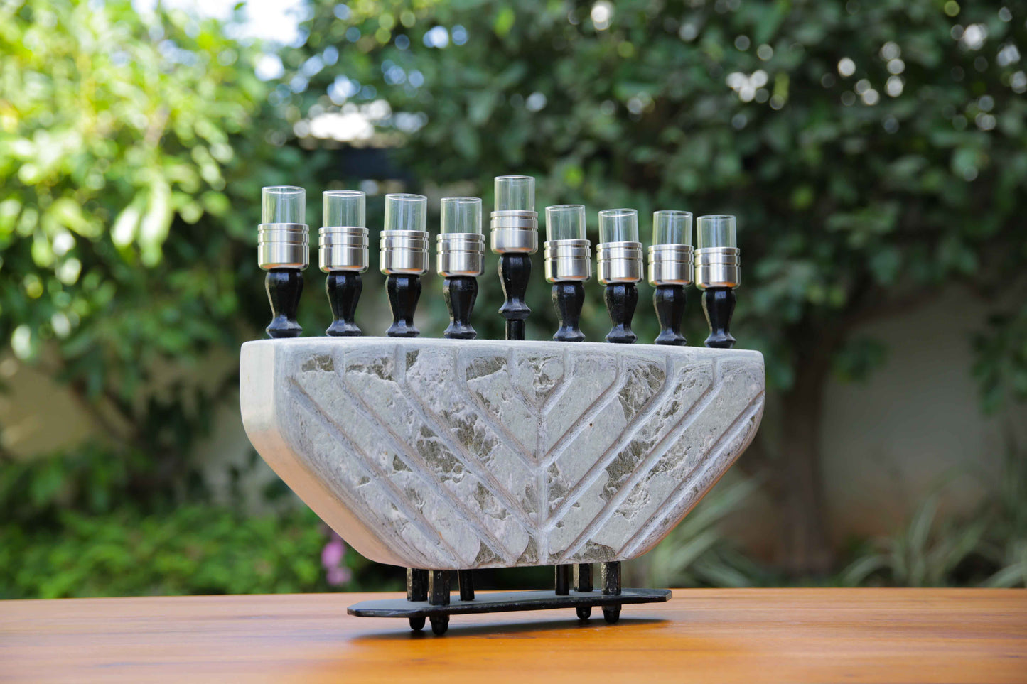 חנוכיה מאבן סלאט