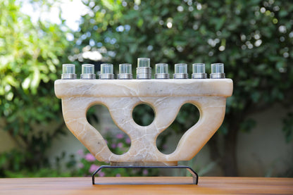 חנוכיה מאבן אלבסטר אפור