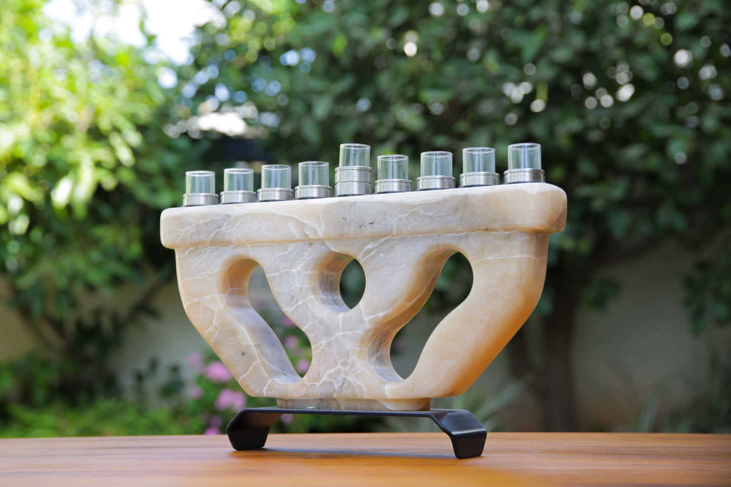 חנוכיה מאבן אלבסטר אפור