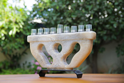 חנוכיה מאבן אלבסטר אפור