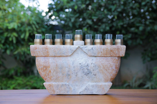 חנוכיה מאבן אוניקס