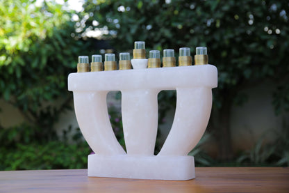 חנוכיה מאבן אלבסטר לבן